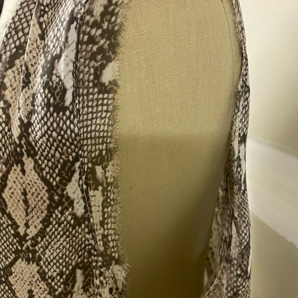 Med size banana republic thin light top